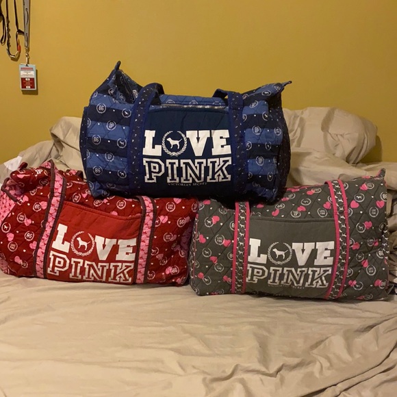 VS Pink Duffle Bag - Picture 1 of 8